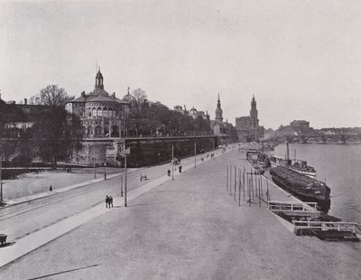 Royal Belvedere og landingsplass for dampbåten (s/hvitt bilde) av Photographer German