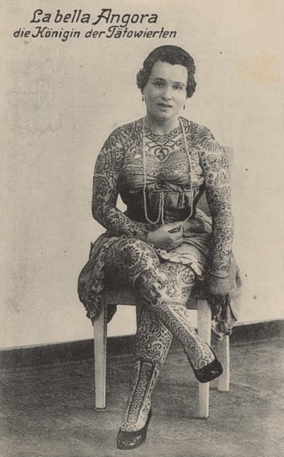 La Bella Angora, dronningen av de tatoverte (s/hvitt-bilde) av Photographer German