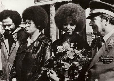 Den 11. september 1972 ble den modige amerikanske kommunisten og borgerrettighetsforkjemperen Angela Davis hjertelig velkommen av soldatene fra National People
