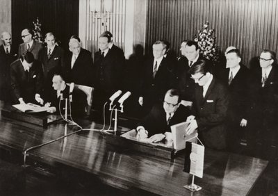 Den 26. mai 1972 ble trafikktraktaten, den første statstraktaten mellom Den tyske demokratiske republikken og Forbundsrepublikken Tyskland, undertegnet i DDR-hovedstaden Berlin (s/hv-bilde) av Photographer German