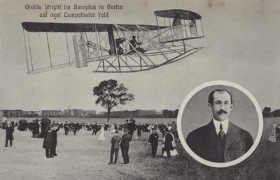 Orville Wright flyr flyet sitt over Temelhof flyplass, Berlin (s/hv-bilde) av Photographer German