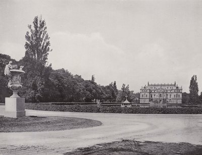 Palace in the Great Garden (s/hvitt bilde) av Photographer German