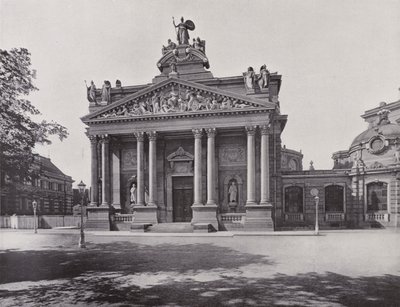 Kunstakademiets portal (s/hvitt bilde) av Photographer German