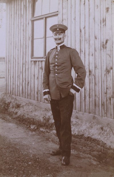 Portrett av en tysk soldat (s/hvitt bilde) av Photographer German