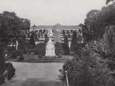 Potsdam, monument til Fredrik den store og utsikt over Sanssouci-palasset (s/hvitt-bilde) av Photographer German