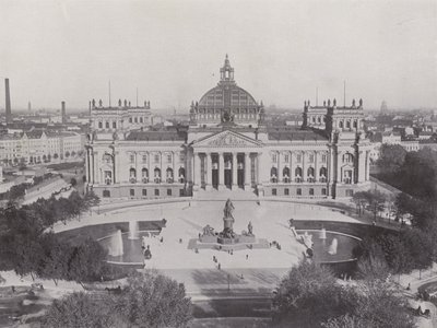 Riksdagsbygningen og Bismarck-monumentet (s/hvitt-bilde) av Photographer German