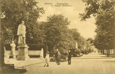Siegesallee og statue av Kaiser Wilhelm I, Berlin (s/hv-bilde) av Photographer German