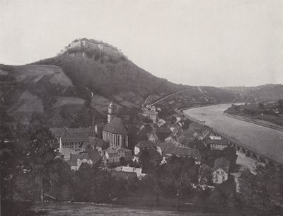 By og festning Konigstein (s/hvitt bilde) av Photographer German