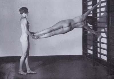 The Body Beautiful, Physical Culture for Women (s/hvitt-bilde) av Photographer German