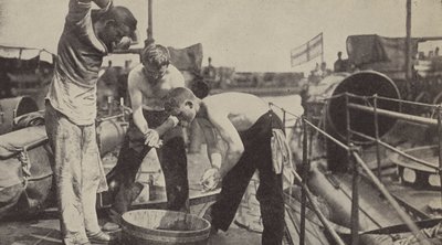 Den daglige vask ombord på en tysk torpedobåt (s/hv-bilde) av Photographer German