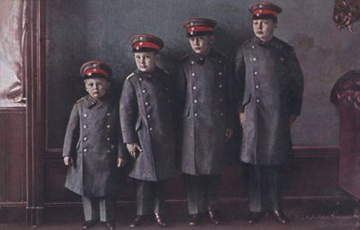 Sønnene til kronprins Wilhelm av Tyskland i militæruniform (bilde) av Photographer German