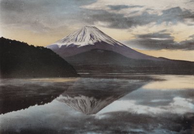 Japan, ca. 1912: Fuji-fjellet fra Shoji-sjøen (bilde) av Photographer Japanese