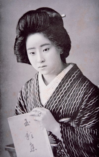 Japansk jente, ca. 1910 (s/hvitt-bilde) av Photographer Japanese