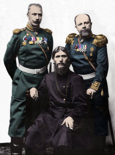 Grigory (Grigory) lefimovich Novykh, kjent som Rasputin (Rasputin) (1869-1916) med kaptein von Lohman, og prins oberst Putyatin. (Venstre til høyre: Prins Mikhail Putyatin, Grigory Rasputin og oberst D Loman) av Photographer Russian