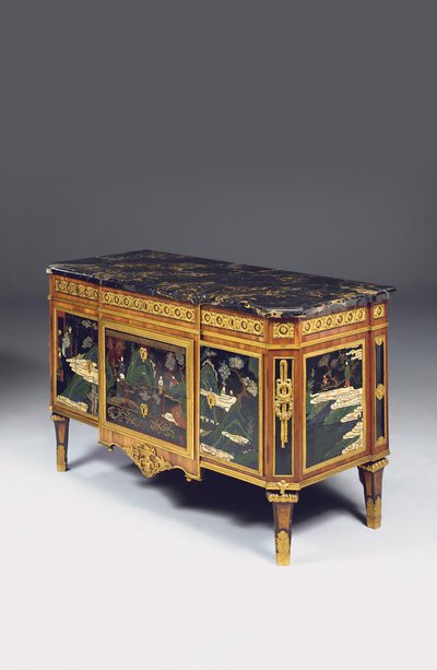 Louis XVI breakfront commode a vantaux, lakken sent på 1600-tallet - tidlig på 1700-tallet (ormolu, tulipanved og kinesisk coromandel) av Pierre Harry Mewesen