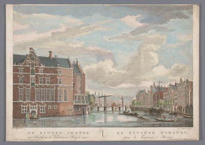Utsikt over Halvemaansbrug over Amstel i Amsterdam Binnen Amstel van 