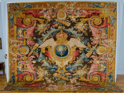 Louis XV Savonnerie-teppe med kongelige våpen, produsent Savonnerie Factory, Frankrike, ca. 1740-1750 av Pierre Josse Perrot