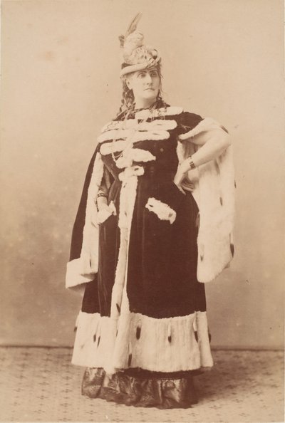 [La Comtesse in Ermine Cape], 1860-tallet. av Pierre Louis Pierson