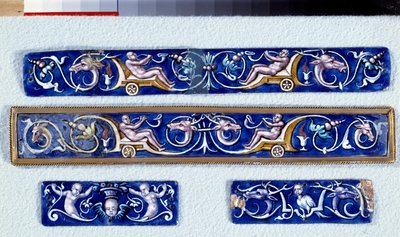 Groteske skylleplater. Emaljemalt realisert i verkstedene til Pierre Reymond (1513-1584) Enouen, Musee national de la Renaissance av Pierre Reymond