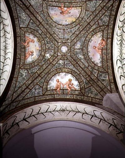 Den halvsirkelformede ioniske portikken, detalj av takhvelvet dekorert med putti i en hage av Pietro Venale