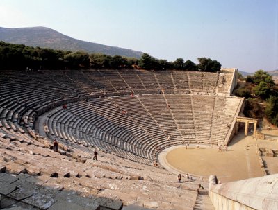 Utsikt over teateret Epidaurus realisert av arkitekten Polyclete le Jeune i Hellas. av Polycletus (active c.450 c.415 BCE)