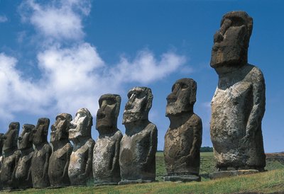 Moai-statuer, Rapa Nui nasjonalpark, Påskeøya, Chile av Polynesian Polynesian