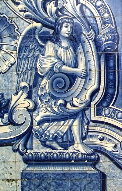 Dekorativt panel som viser en engel, Lamego, Portugal. 1738 (keramiske fliser) av Portuguese School