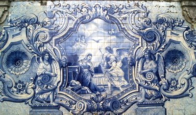 Dekorativt panel som viser kunngjøringen, Lamego, Portugal. 1738 (keramiske fliser) av Portuguese School