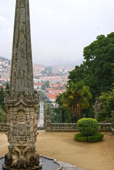 Helligdommen til Nossa Senhora dos Remedios obelisk, Lamego, Portugal. 1738 (granitt) av Portuguese School