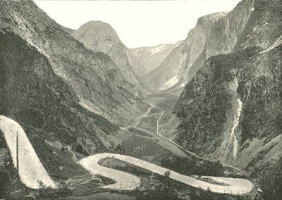 Zig-Zag-veien og fossene, Stalheim, Norge, 1895. av Poulton and Co