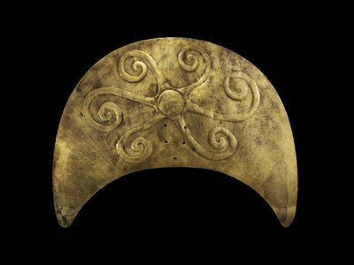 Hodeplagg Ornament med Sol, Moche av Pre Columbian Pre Columbian