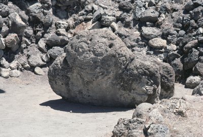 Steinutskjæring av et ansikt, sen post-klassisk periode av Pre Columbian