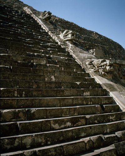 Trapper av tempelet til den fjærkledde slangen av Pre Columbian Pre Columbian