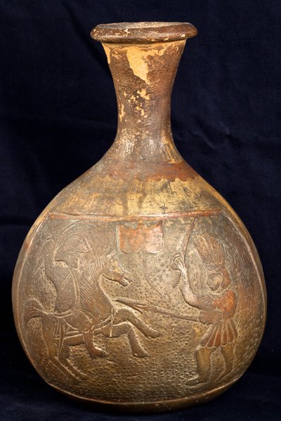 Flaske som viser en kamp mellom en rytter og en kriger til fots (terrakotta) av Precolombian Precolombian