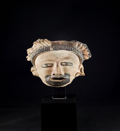 Hodestatuett / Mexico, Totanaque-kultur (terrakotta) av Precolombian Precolombian