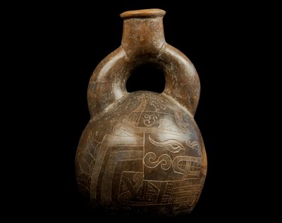 Vase med stigbøylehåndtak / Culture Chavin (terrakotta) av Precolombian Precolombian