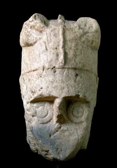 Hodet for en bueskytter med en hornhjelm (miles cornutus), fra Monte Prama (Cabras), bevart ved National Archaeological Museum of Cagliari av Prehistoric Prehistoric
