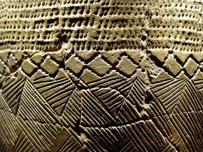 Keramikk med «kamtann»-dekor, rundt 8000 f.Kr. av den neolitiske perioden, Amsa-Dong, Korea. Fotografi, Seoul nasjonalmuseum, Republikken Korea av Prehistoric Prehistoric