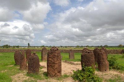 Forhistorie: Megalittisk sirkel av steiner fra Wassu, Gambia (bilde) av Prehistoric Prehistoric