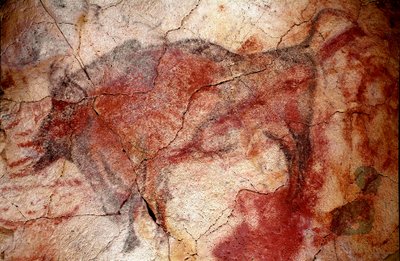 Forhistorie: "" bison i hvile"" bergmaleri av øvre paleoloitikum (magdalensk) (mellom 16500 og 14000 år siden) steinalderbisonhule, Altamira, Santander, Spania av Prehistoric Prehistoric