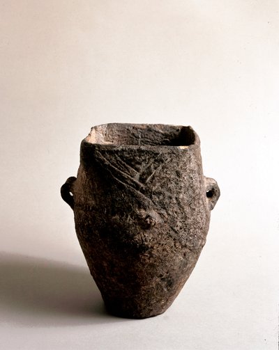 Forhistorie: terrakottavase med firkantet åpning fra yngre steinalder fra Caverna Delle Arene i Candide (Liguria). Pegli, Villa Pallavicini-museet av Prehistoric Prehistoric