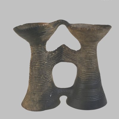 Fartøy i kikkertform, 4400-4200 f.Kr av Prehistoric Russian Culture