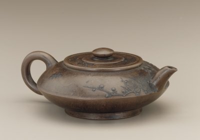 Tekanne med falskt merke fra Gong Chun, Yixing, Jiangsu-provinsen (uglasert steintøy) av Qing Dynasty Chinese School