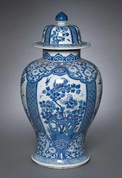 Vase med omslag, 1662-1722 av Qing Dynasty Chinese School