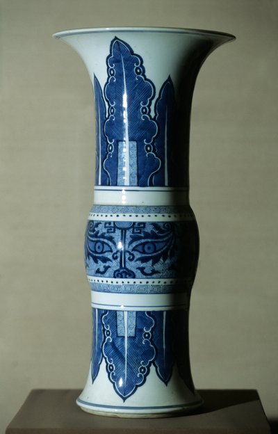 Blau-weiße Porzellanvase von Qing Dynasty   Kangxi Period Chinese School