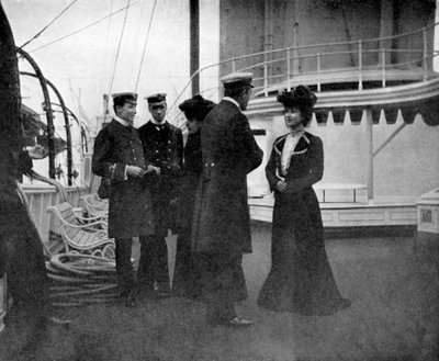 En gruppe på den kongelige yachten Victoria og Albert III i København, Sverige, 1908. av Queen Alexandra