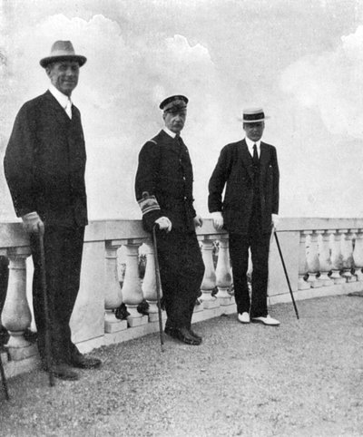 Kong George I av Hellas med Commodore Keppel og Lord Howe, Korfu, Hellas, 1908. av Queen Alexandra
