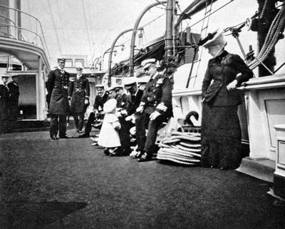 Prins Olav 1903-1991, den fremtidige kong Olav V av Norge, i samtale med sjøoffiserer, 1908. av Queen Alexandra