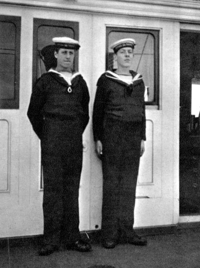 To skipsgutter på den kongelige yachten Victoria og Albert III, 1908. av Queen Alexandra