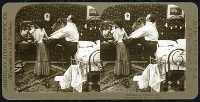 Stereoskopisk kort som viser en kvinne som snøres inn i et korsett, utgitt av American Stereoscopic Company av R.Y Young